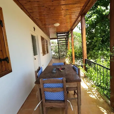 Mulberry House * داليان